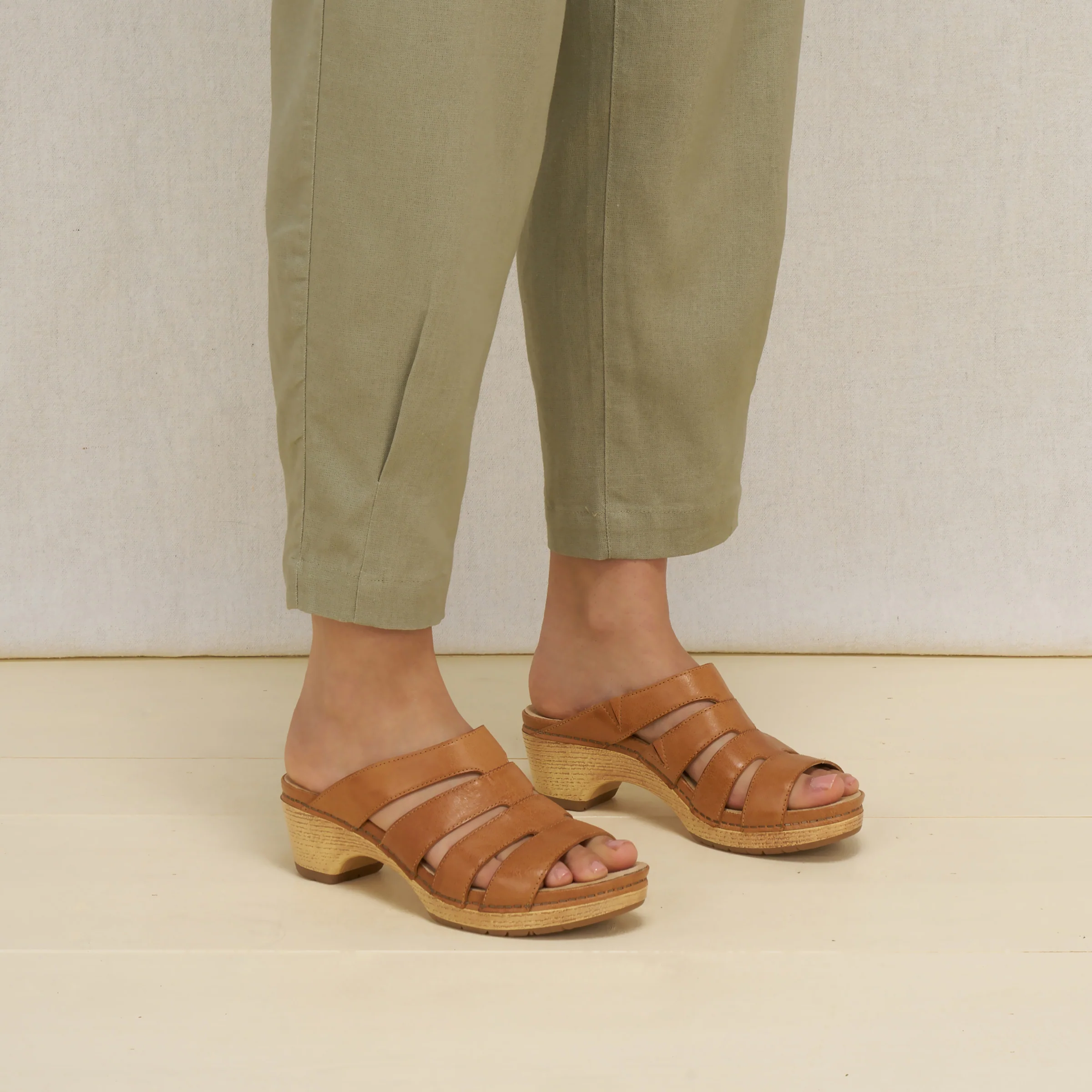 Lyndi Natural Leather - Image 2