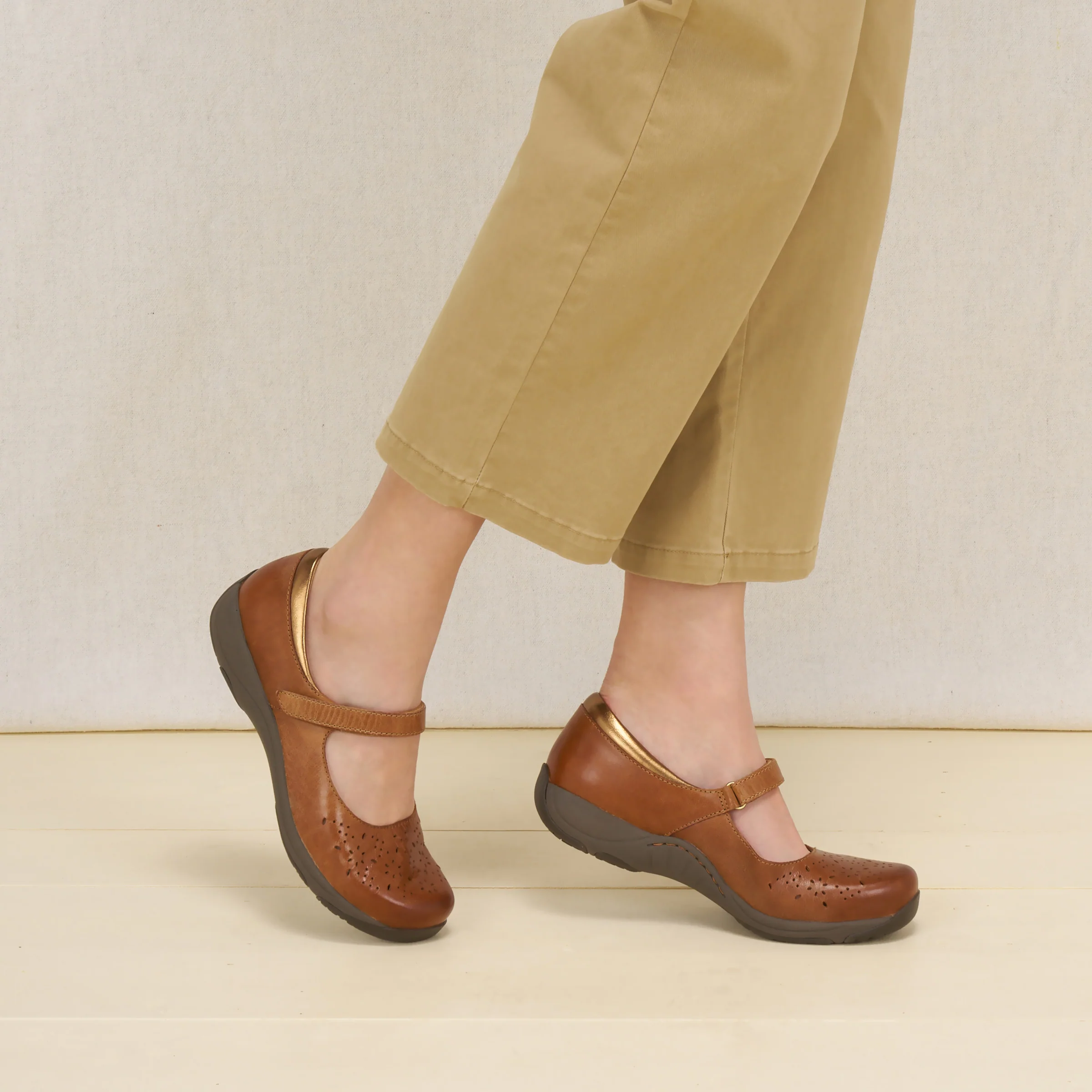 Stacy Toffee Leather - Image 2